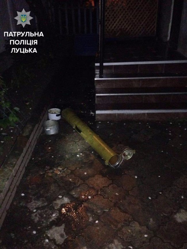 У Луцьку чоловік погрожував тубусом від протитанкової зброї