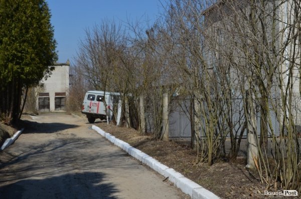 Дорога до амбулаторії: алея між дитсадком і школою