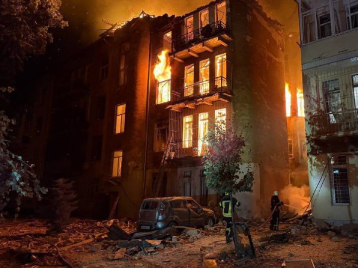 Росія вдарила дроном по багатоповерхівці в Одесі: є загиблий та поранені