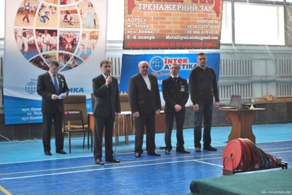 У Луцьку змагаються м'язисті дівчата і хлопці. ФОТО