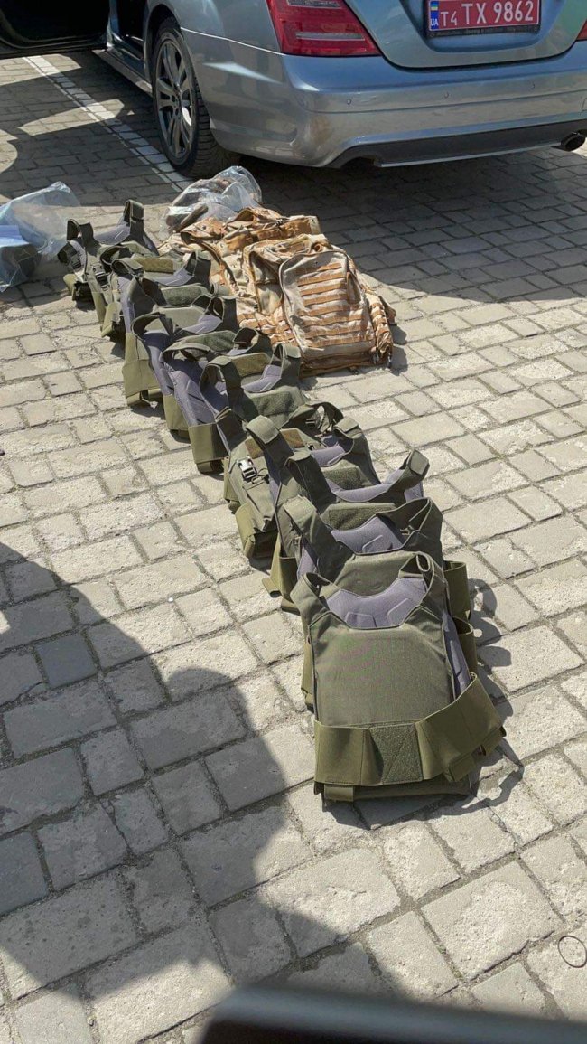 На Волині арештували контрабандну партію бронежилетів та касок