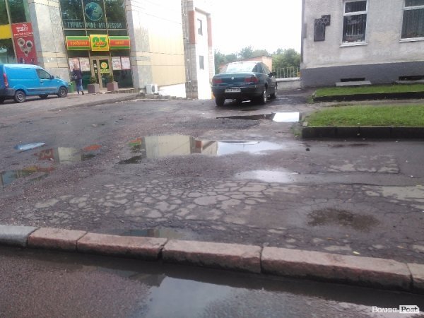 Сьогодні дощовий Луцьк. ФОТОРЕПОРТАЖ