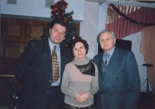 «Поруч бойові і талановиті колеги Микола Генсецький і Галина Сухомлин. Який же це рік?»