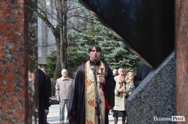 Панахиду під час віча відслужив настоятель парафії Холмської Богоматері в Луцьку протоієрей Михайло Онищук.