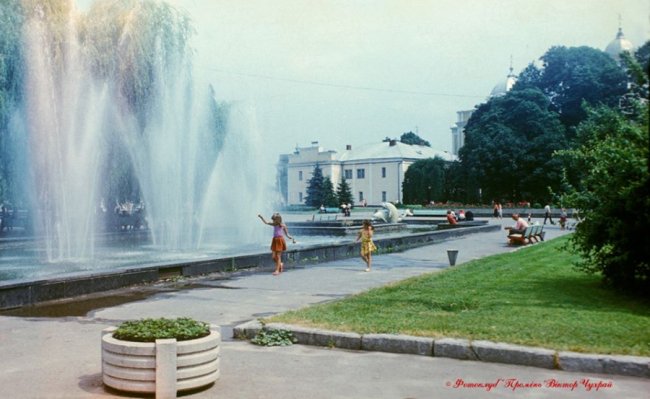 Якими були фонтани на Театральному майдані Луцька 40 років тому. РЕТРОФОТО