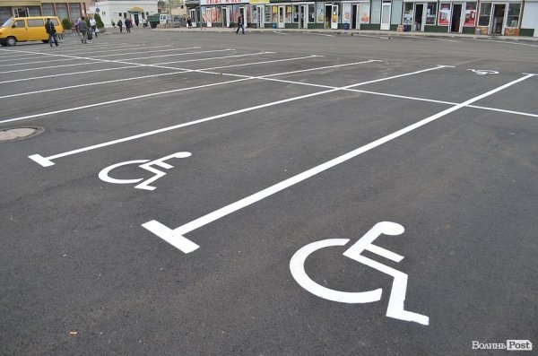 У Луцьку офіційно відкрили оновлений Привокзальний майдан. ФОТО