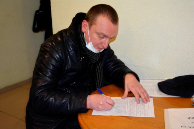 У сільраді біля Луцька депутатам відмовились надавати інформацію, а журналістку виштовхали з кабінету голови. ВІДЕО