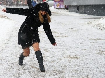 У Луцьку керівників «жеків» позбавлять частини премії через погане посипання тротуарів в ожеледицю 