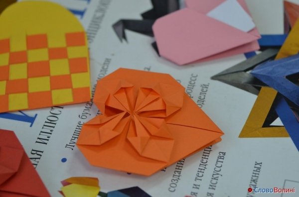 У Луцьку навчали робити валентинки. ФОТО