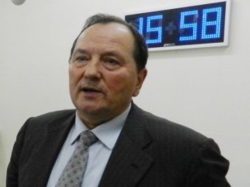 Автівки, будинки і земля: що у декларації очільника волинської обласної лікарні 