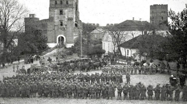 Ясен під час відвідин Луцька Юзефом Пілсудським, 1921 рік