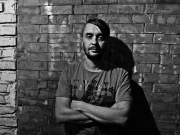 Лучан кличуть на концерт харківського музиканта