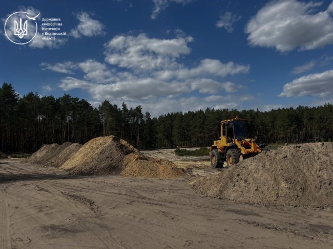 На Волині незаконно видобували пісок. ФОТО