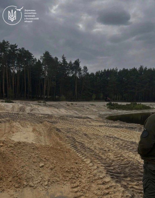 На Волині незаконно видобували пісок. ФОТО