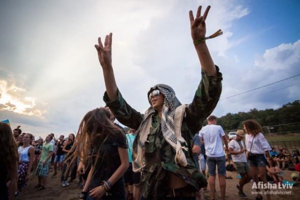 «Мы не хотим воевать. Особенно с вами, друзья», – росіяни на фестивалі «Захід». ФОТО