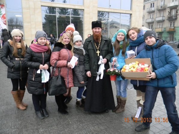 У Луцьку міняли цигарки на цукерки. ФОТО