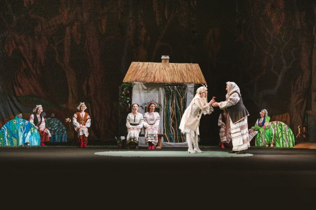 Захист рідного дому та пошуки щастя: що покажуть у театрі у Луцьку 7 – 12 жовтня