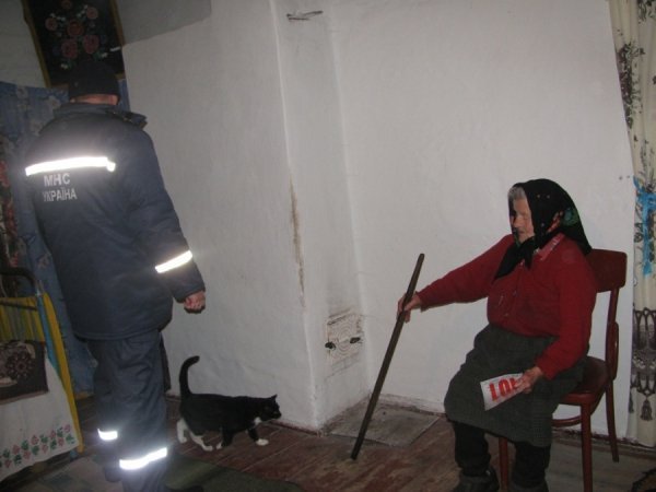 Що роблять пожежники, аби люди не поспалювали собі хат. ФОТО