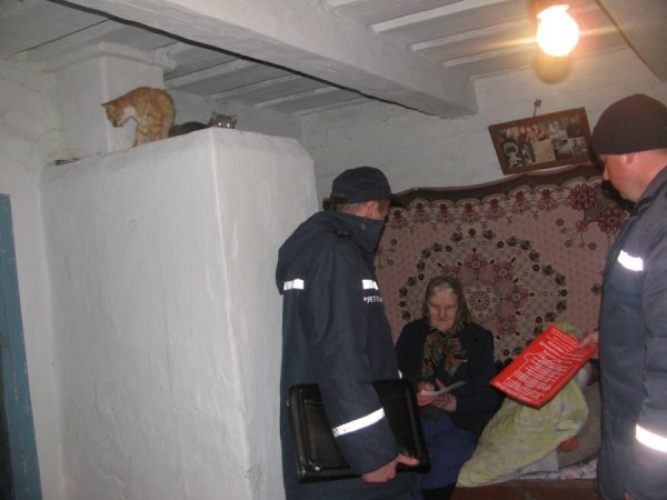 Що роблять пожежники, аби люди не поспалювали собі хат. ФОТО