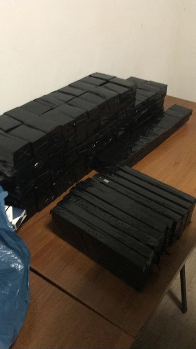 Через волинський кордон хотіли перевезти контрабанду у вантажівках. ФОТО