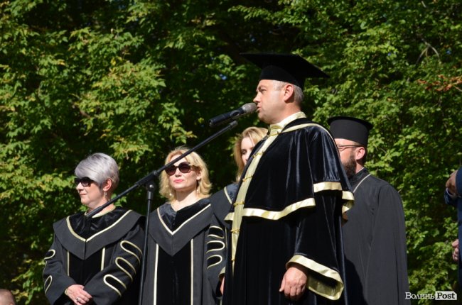  Як у луцькому «політесі» вітали першокурсників. ФОТОРЕПОРТАЖ