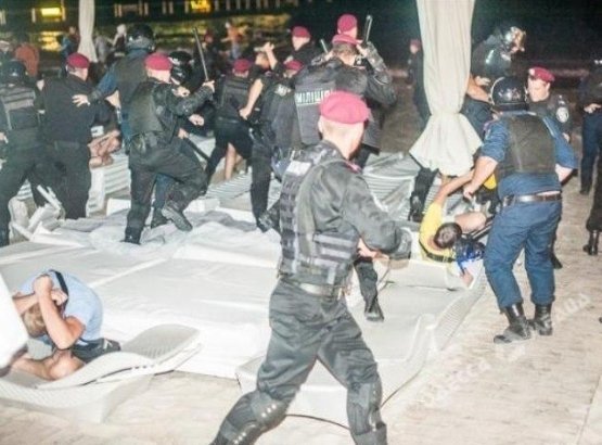 В Одесі міліція кийками розігнала протест проти концерту Лорак. ФОТО