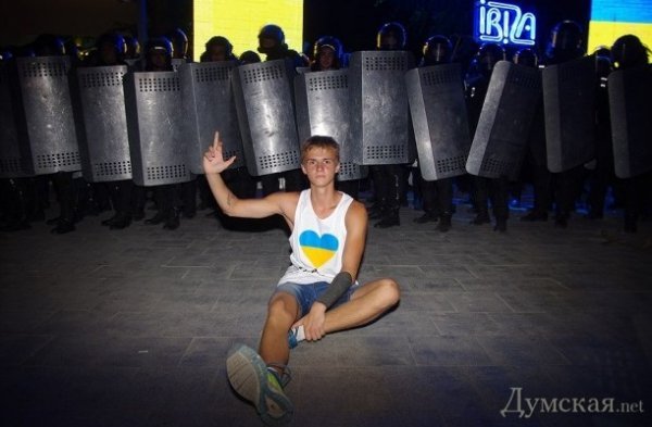 В Одесі міліція кийками розігнала протест проти концерту Лорак. ФОТО