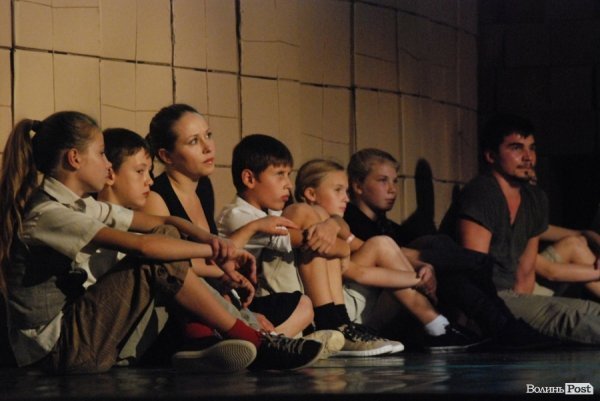 У Луцьку показали танцювальний перформенс «Дім». ФОТО