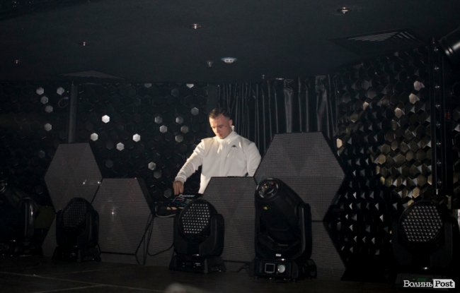 У луцькій «Опері» відгримів концерт Макса Барських. ФОТОРЕПОРТАЖ