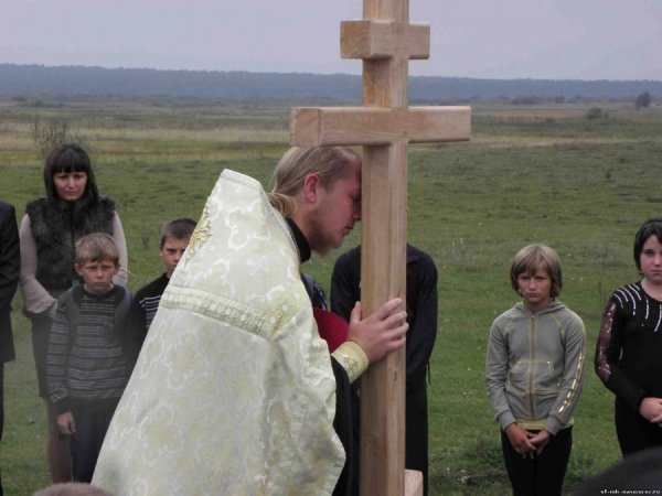 На місці монастиря поставили освячений хрест. ФОТО