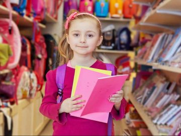 Українцям роздадуть гроші, щоб зібрати дітей до школи