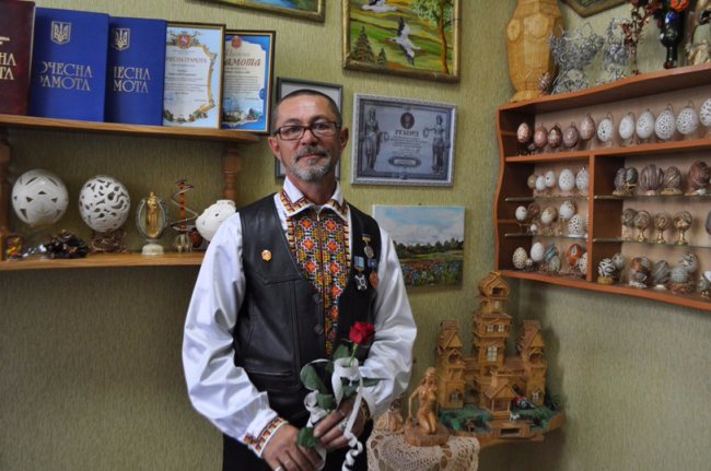 Волинського митця «переселили» у нову майстерню