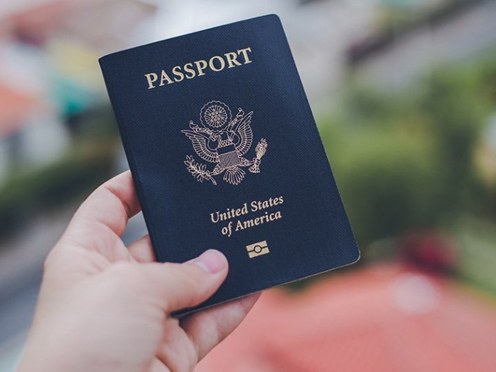 Медпрацівниця з Волині хотіла виїхати з України з американським паспортом