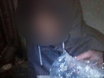 На Волині в хлопця знайшли цілий пакет наркотиків. ФОТО