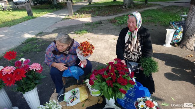 «Квітковий бум» на перший дзвоник: ціни в Луцьку. ФОТО