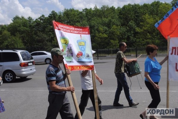Чергова провокація на Волинській митниці: активісти хотіли спалити «Запорожець». ФОТО