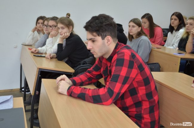 «Будете шкодувати себе зараз, то потім на вас будуть шкодувати гроші»: луцька журналістка ділилася досвідом зі студентами