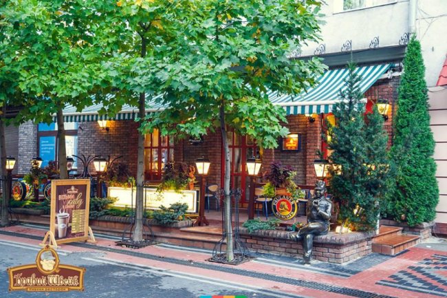 Скорочення комендантської години: як це вплинуло на графік роботи луцьких закладів