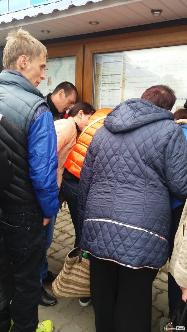 Пікет під польським Консульством у Луцьку. ФОТО