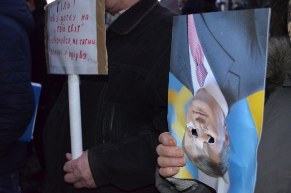 Під прокуратурою Волині - пікет з перевернутими «Януковичами». ФОТО 