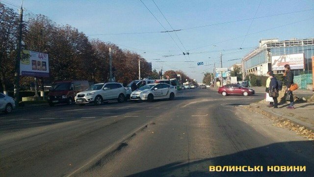 У Луцьку таксі протаранило позашляховик