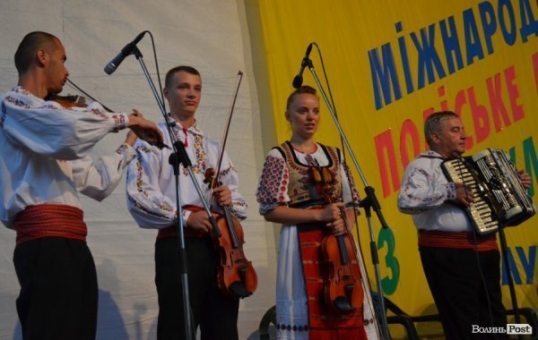 «Поліське літо з фольклором» розпочали у Луцькому замку. ФОТО