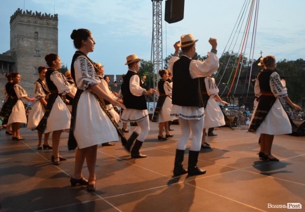 «Поліське літо з фольклором» розпочали у Луцькому замку. ФОТО