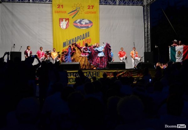 «Поліське літо з фольклором» розпочали у Луцькому замку. ФОТО