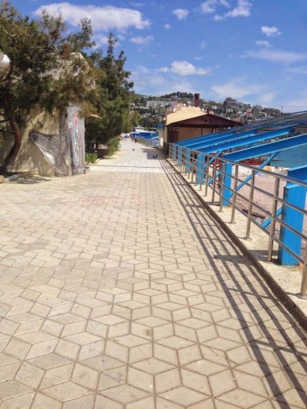 Травневі свята в Криму: порожні вулиці та безлюдні пляжі. ФОТО