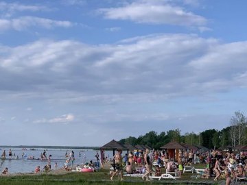 На пляжах Світязя роздають повістки. ВІДЕО