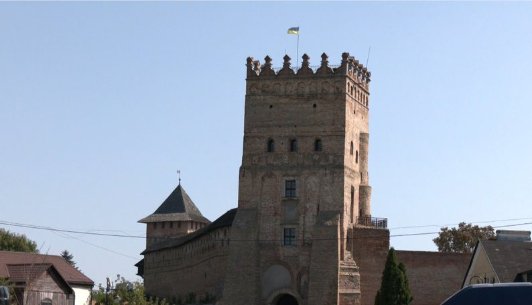 Український прапор над Луцьким замком, серпень 2024 року. Суспільне Луцьк