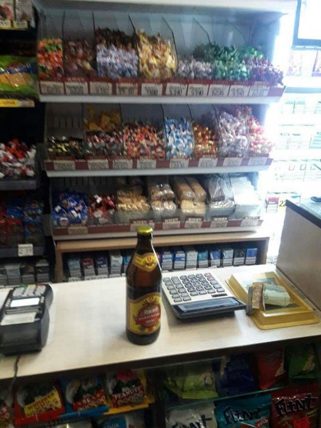 Луцькі муніципали покарали три магазини за продаж алкоголю вночі. ФОТО