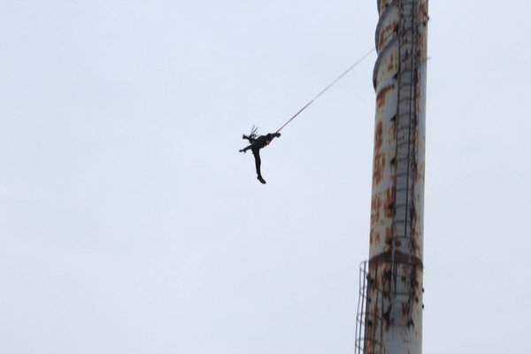 Луцьк підтримав Майдан стрибками з 50-метрової висоти. ФОТО