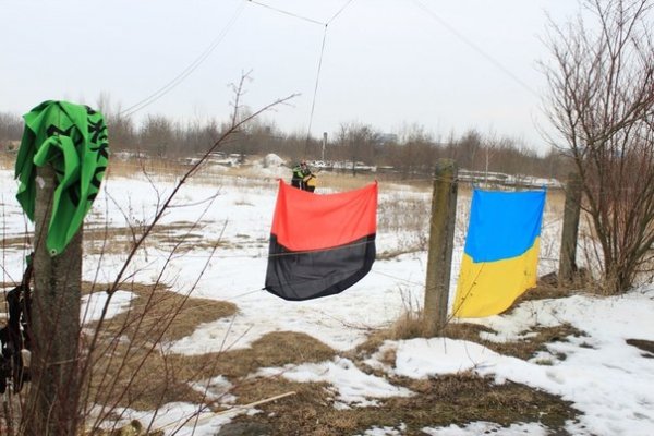 Луцьк підтримав Майдан стрибками з 50-метрової висоти. ФОТО